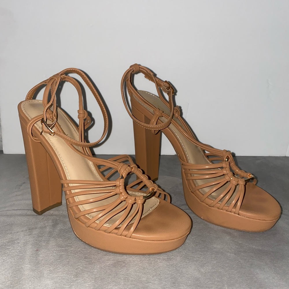 Dress sandal heel, demee camel size 8